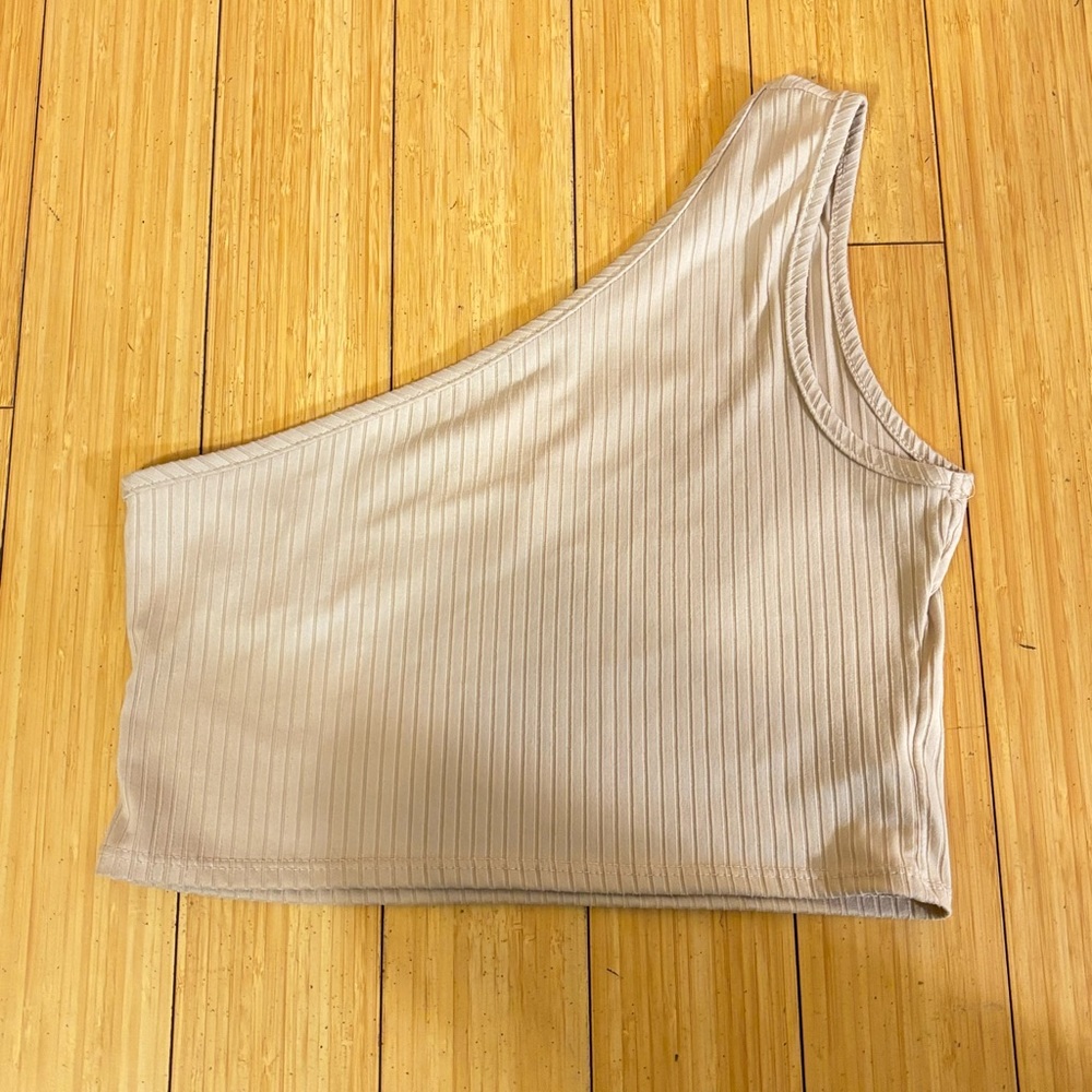 NWT women’s Brit & Bri one shoulder crop top